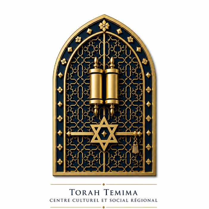 Arche dorée avec rouleaux de Torah